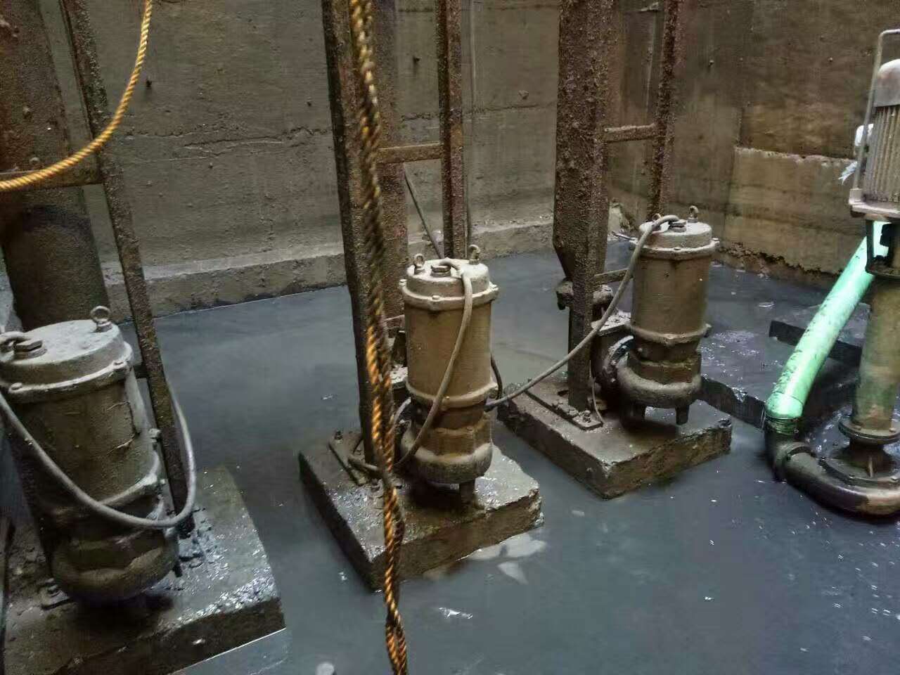 桐城污水池清理